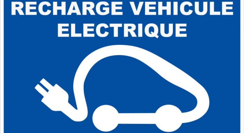 Borne de recharge électrique (voiture) - Cusset