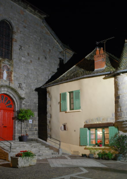 Night-time guided tour of Montsalvy