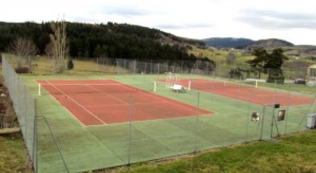 Courts de tennis de Saint Jeures
