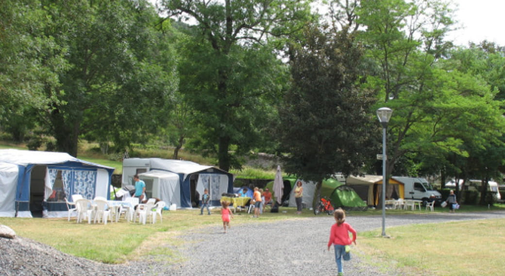 Camping de la Sianne - Auriac l'Eglise