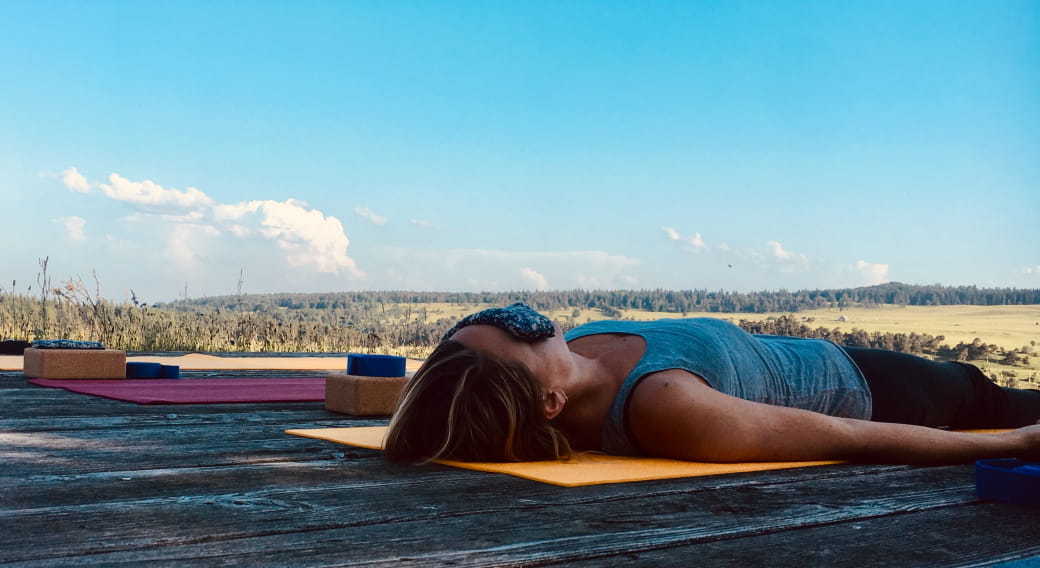 Yoga en estive au Lac du pêcher
