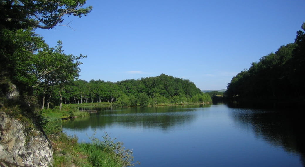 Réservoir de Pêche à la Mouche du Lac de Roussillou