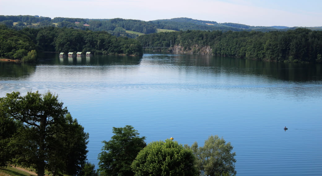 Car circuit: The lakes of the Châtaigneraie