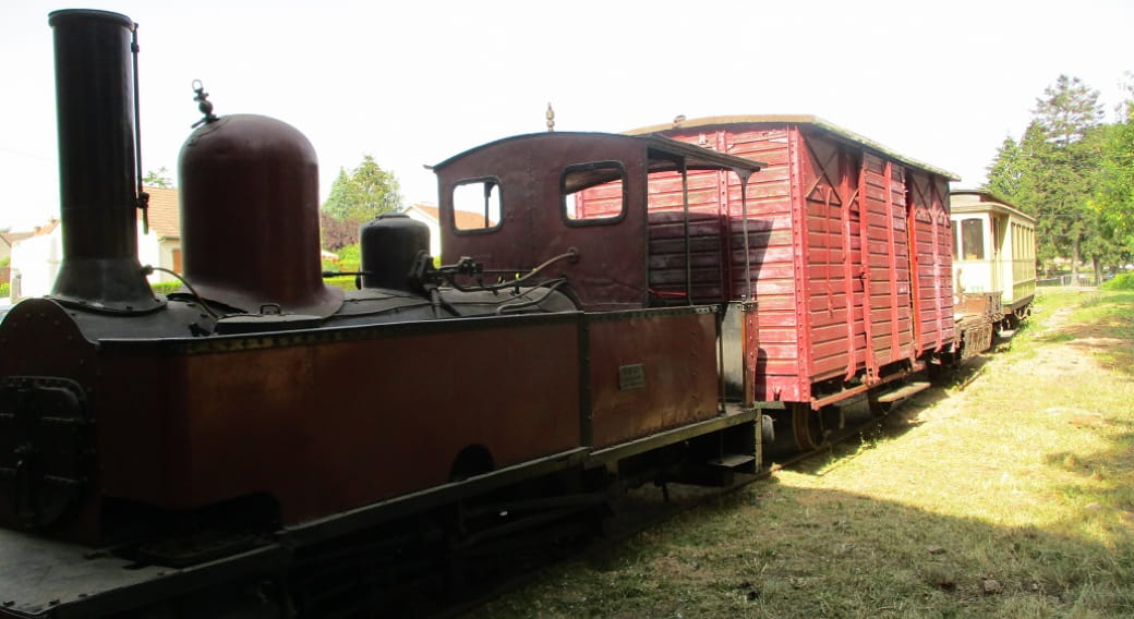 Locomotive & Wagons