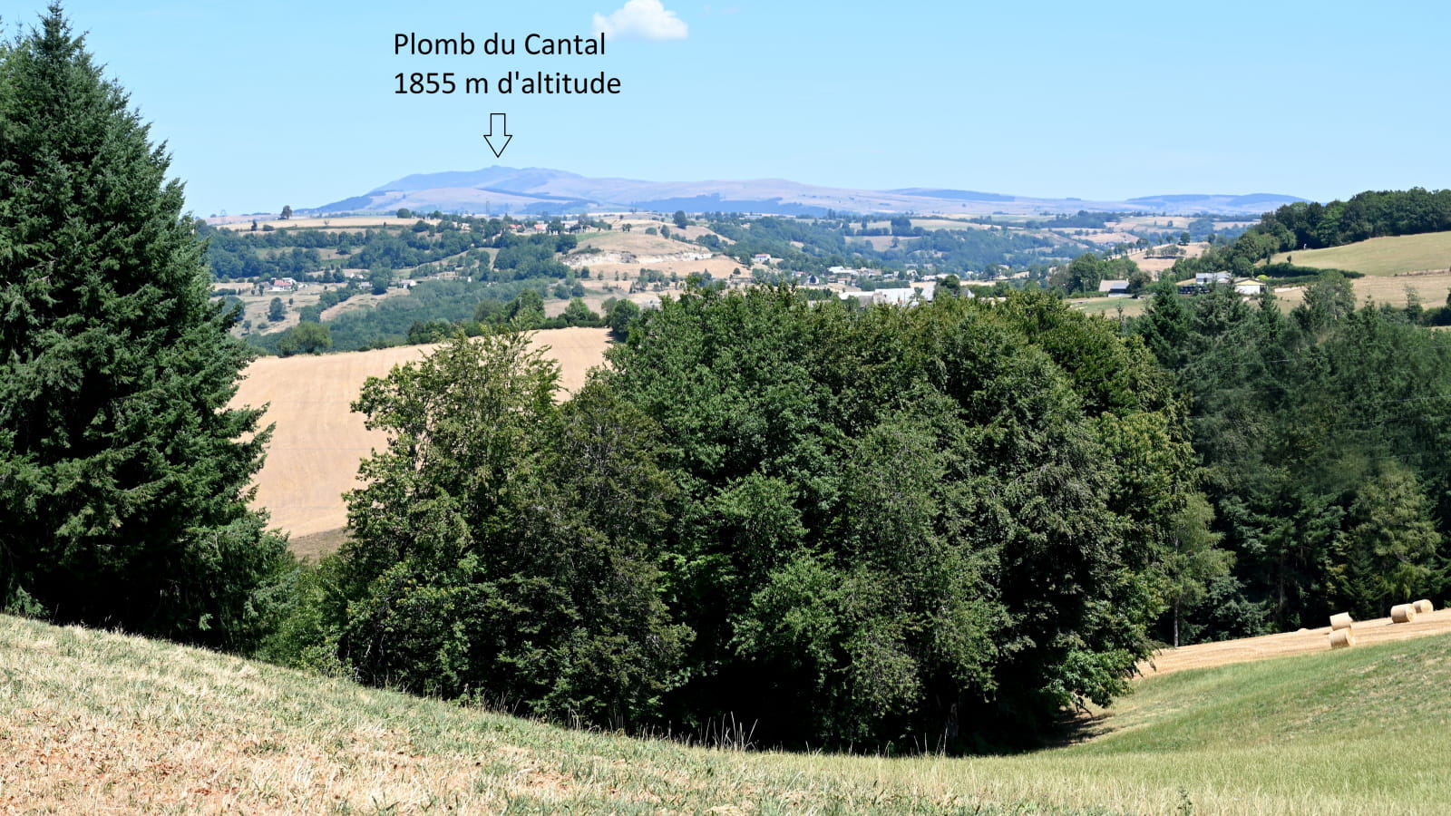 Point de vue sur les Monts du Cantal