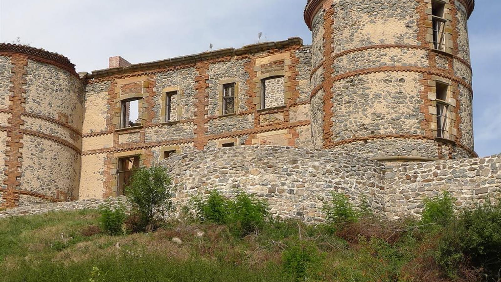 Le château de La Chaux-Montgros