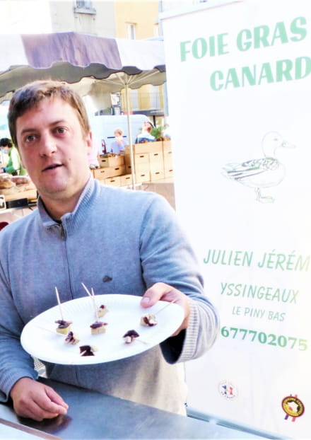 Jérémy Julien sur le marché d'Yssingeaux