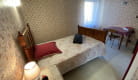 Chambre n°2 avec un lit de 140 cm
