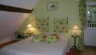chambres d'hôtes Le Vieux Bellevue à VIEURE dans l'Allier en Auvergne, chambre vert anis