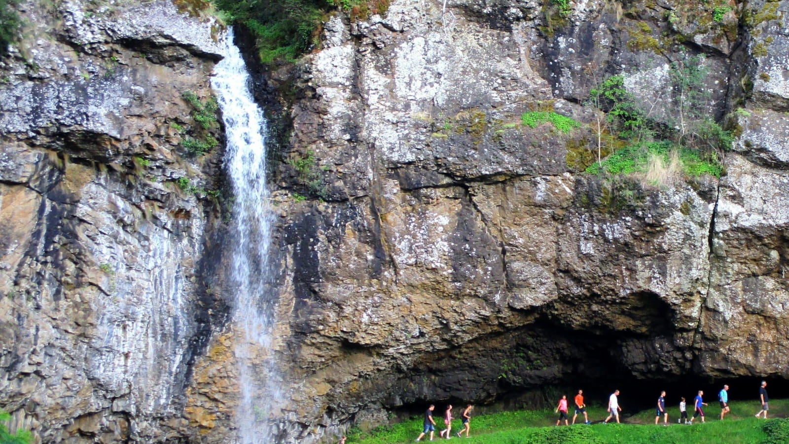 Randonnée pédestre : PR  La cascade de Salins 3 km